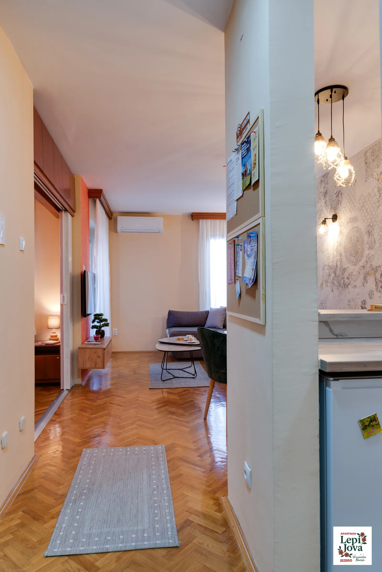 Predsoblje i hodnik apartmana Jezero