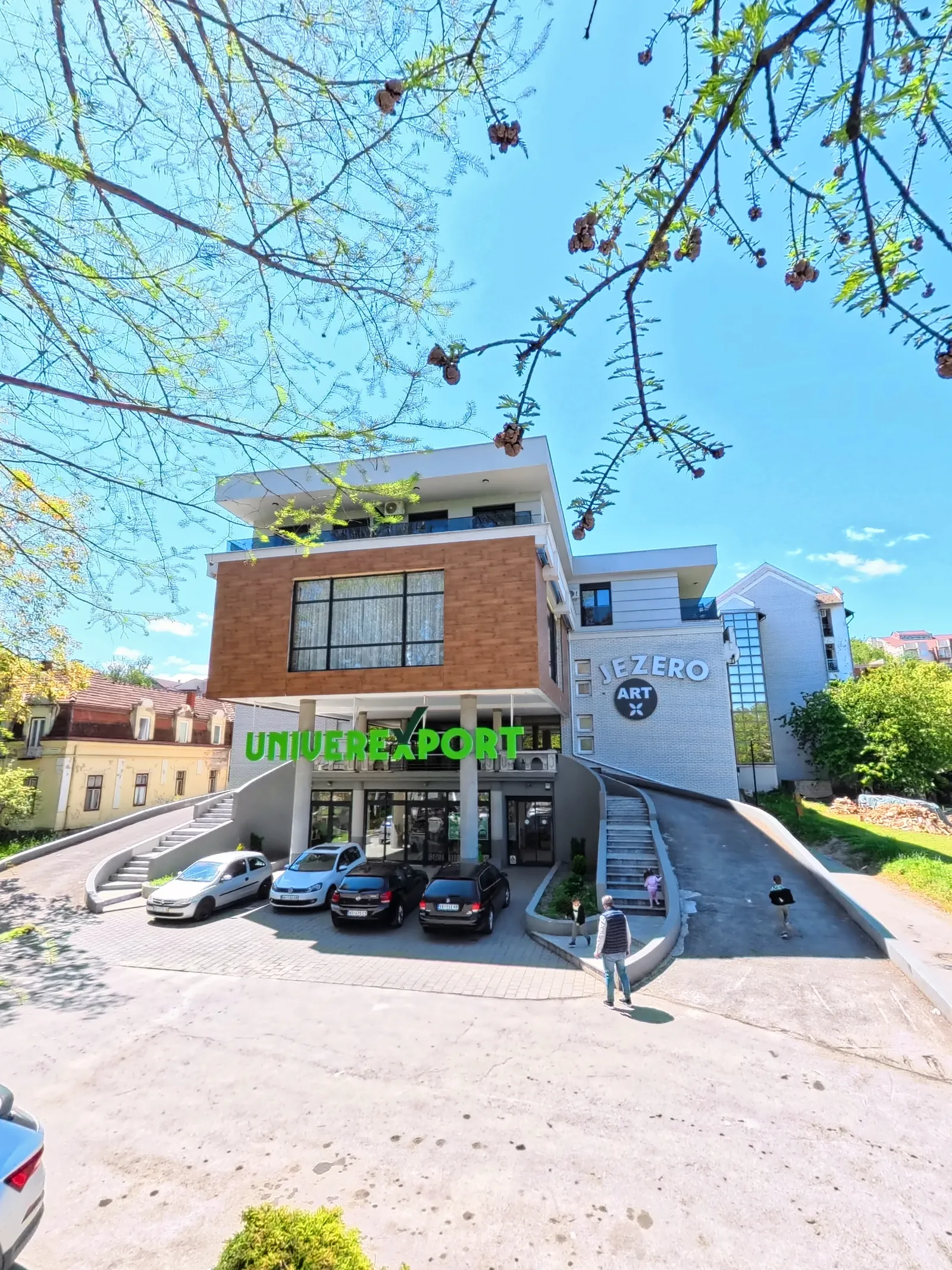 Ulaz u zgradu Jezero sa apartmanom Lepi Jova