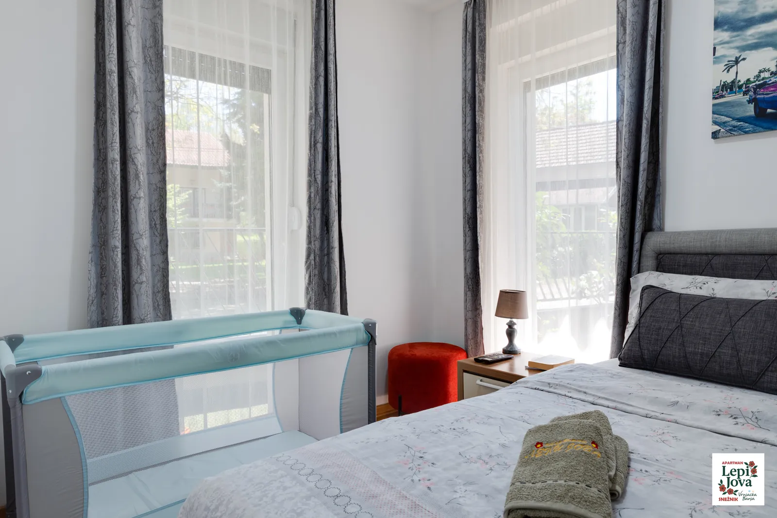 Krevetac za bebe dostupan u apartmanu Snežnik